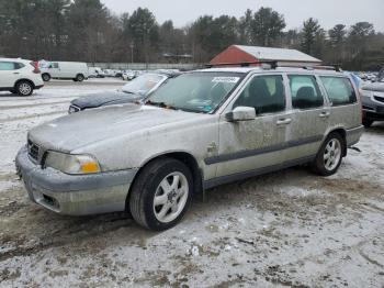  Salvage Volvo V70