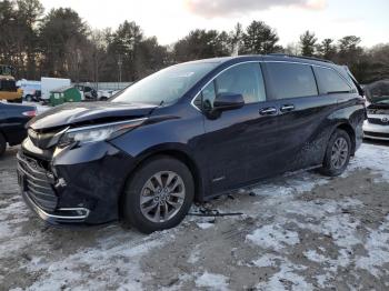  Salvage Toyota Sienna