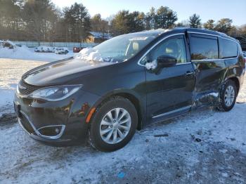  Salvage Chrysler Pacifica