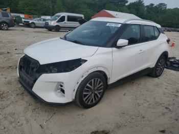  Salvage Nissan Kicks