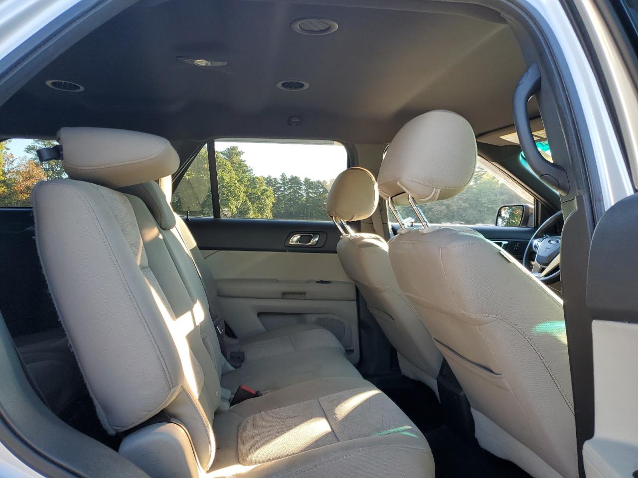 Ford Explorer Image 8