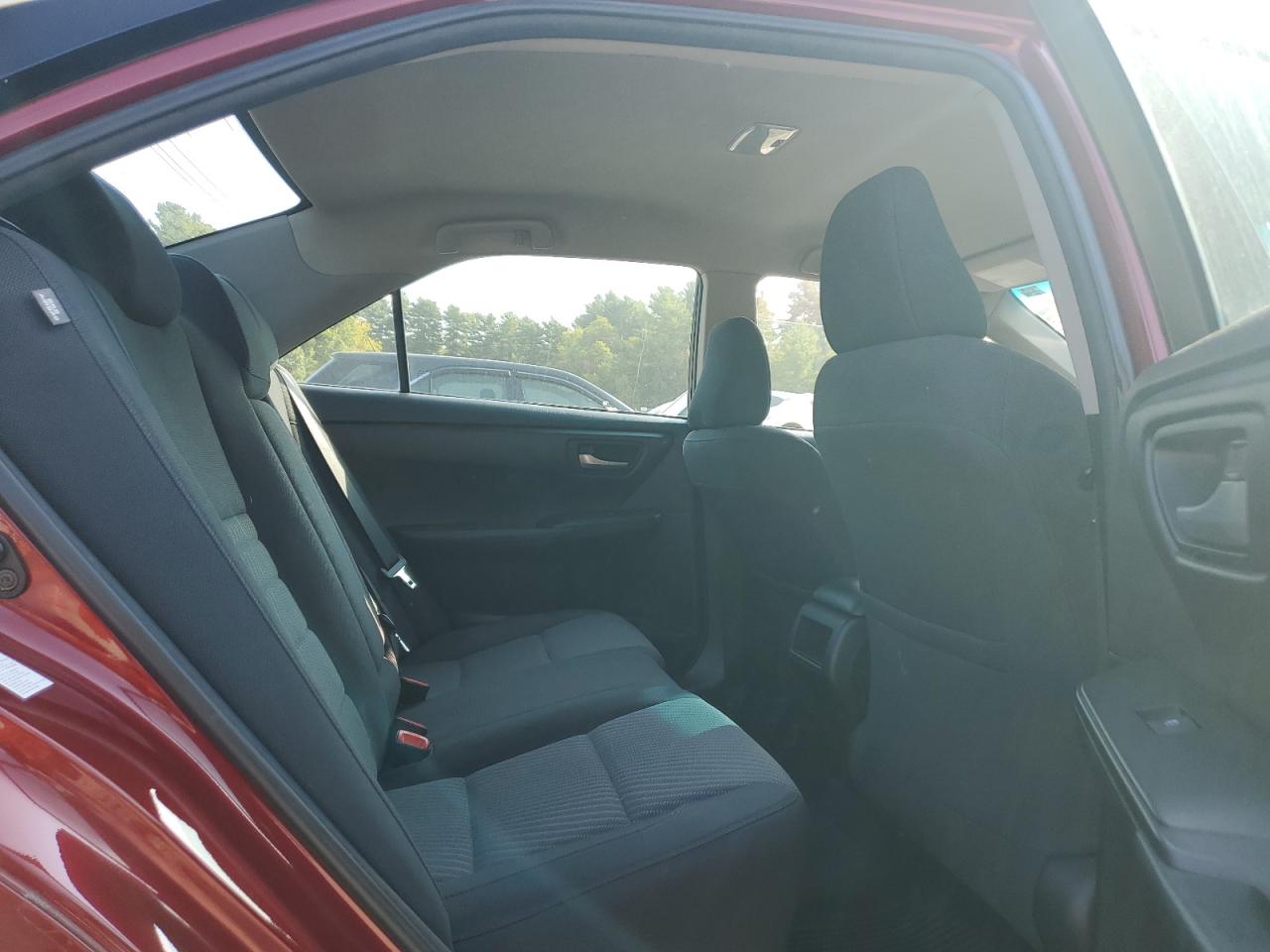 Toyota Camry Le Image 7