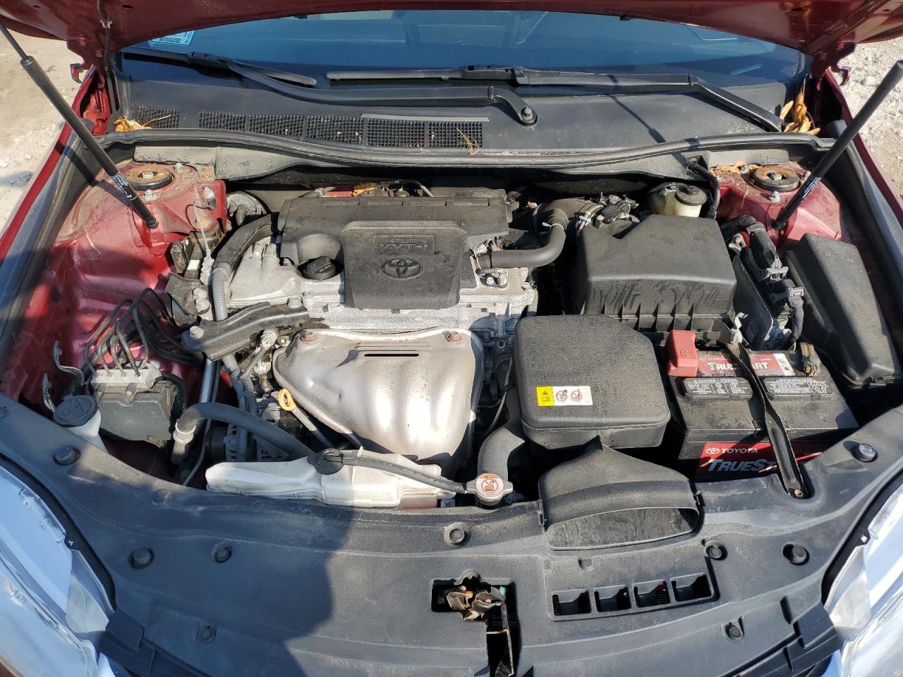 Toyota Camry Le Image 6