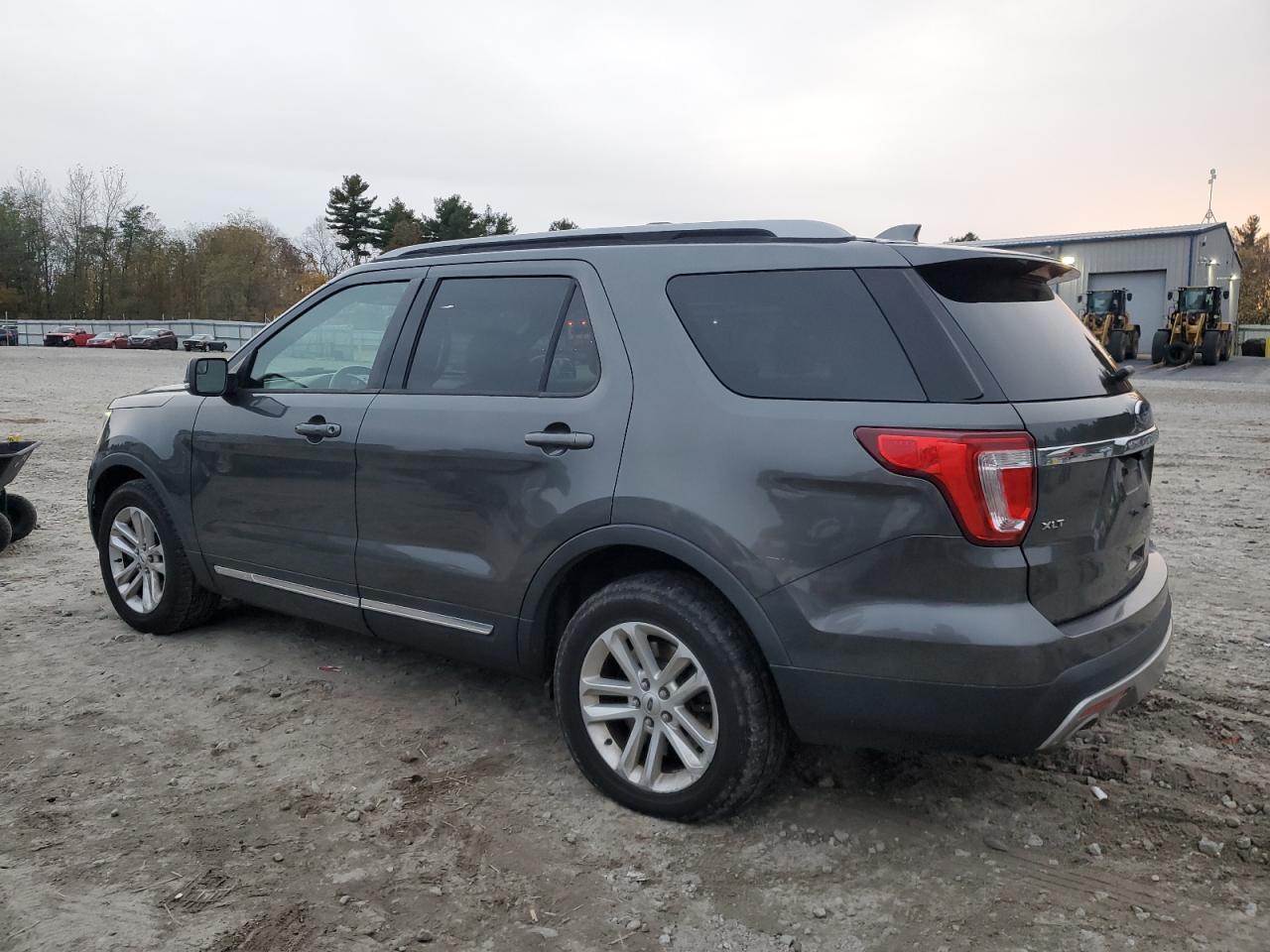 Ford Explorer Xlt Image 2