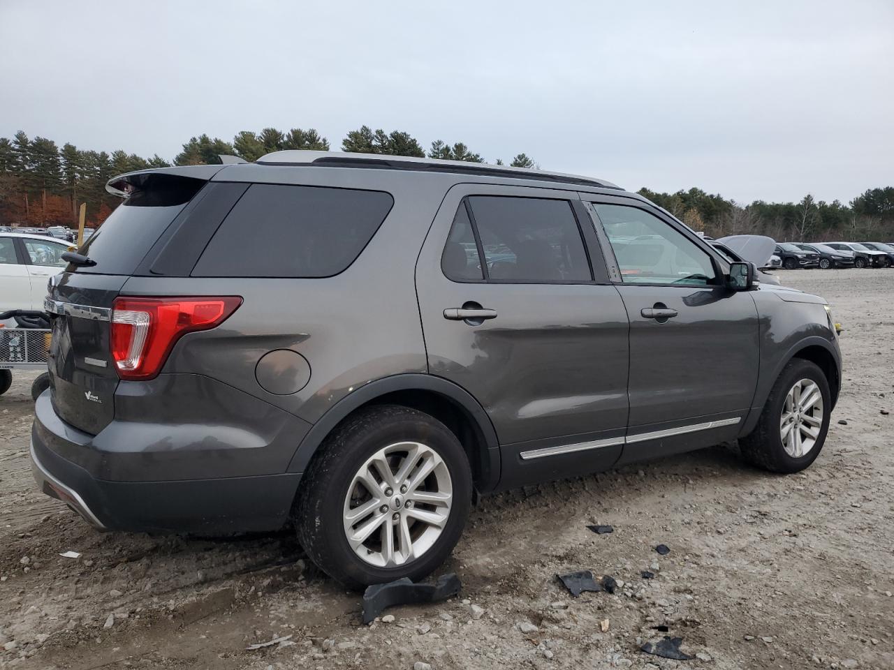 Ford Explorer Xlt Image 11