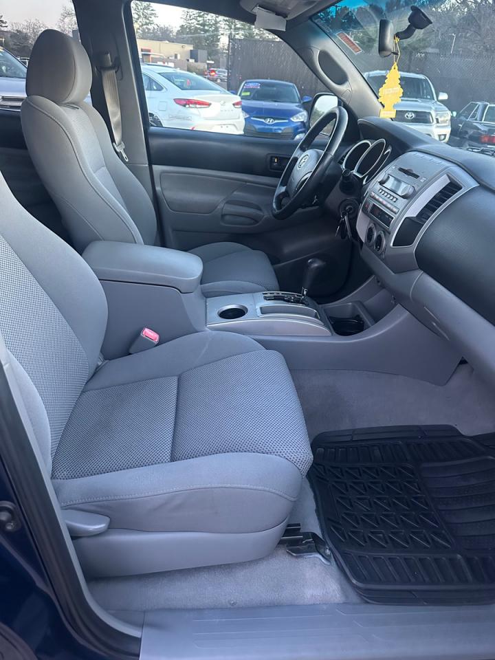 Toyota Tacoma Double Cab Image 2