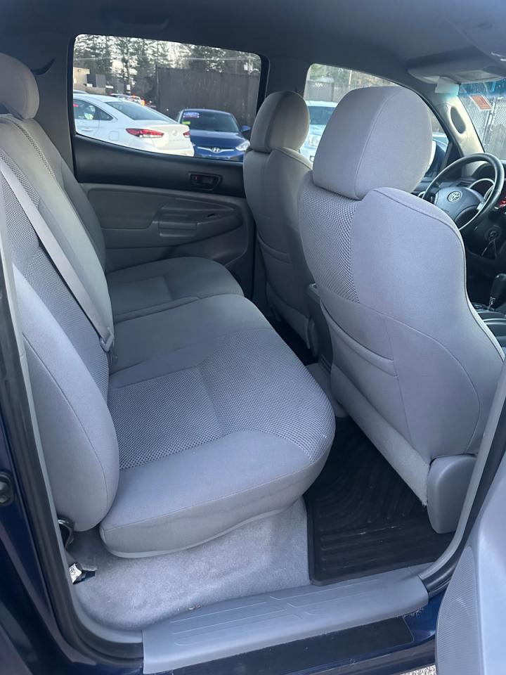 Toyota Tacoma Double Cab Image 4