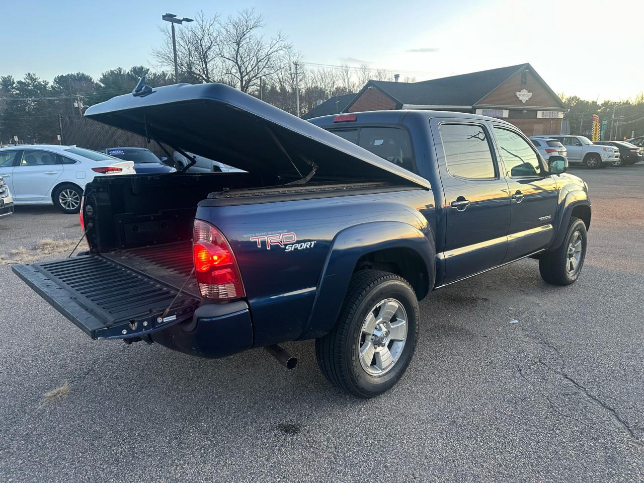 Toyota Tacoma Double Cab Image 12