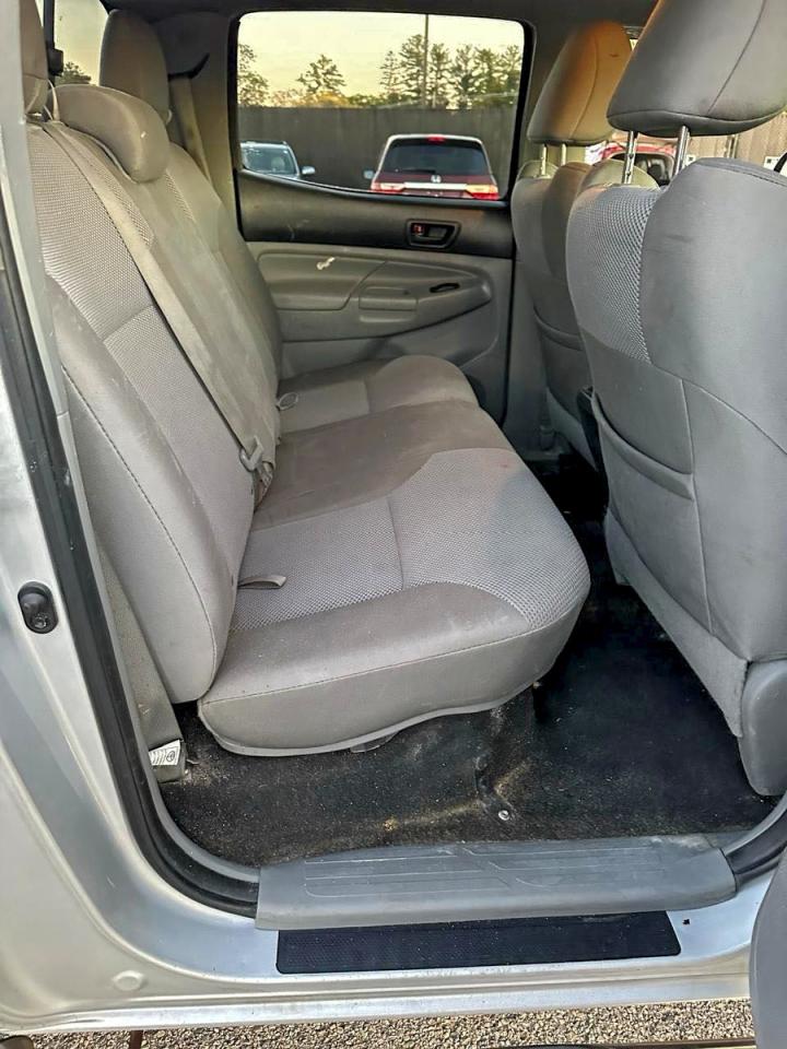 Toyota Tacoma Double Cab Image 3