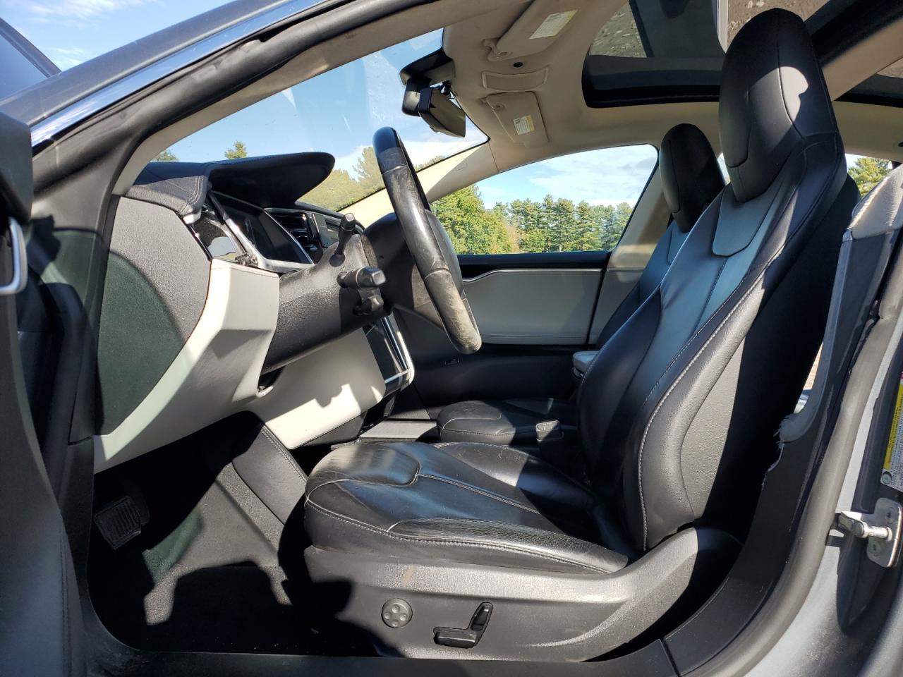 Tesla Model S Image 6