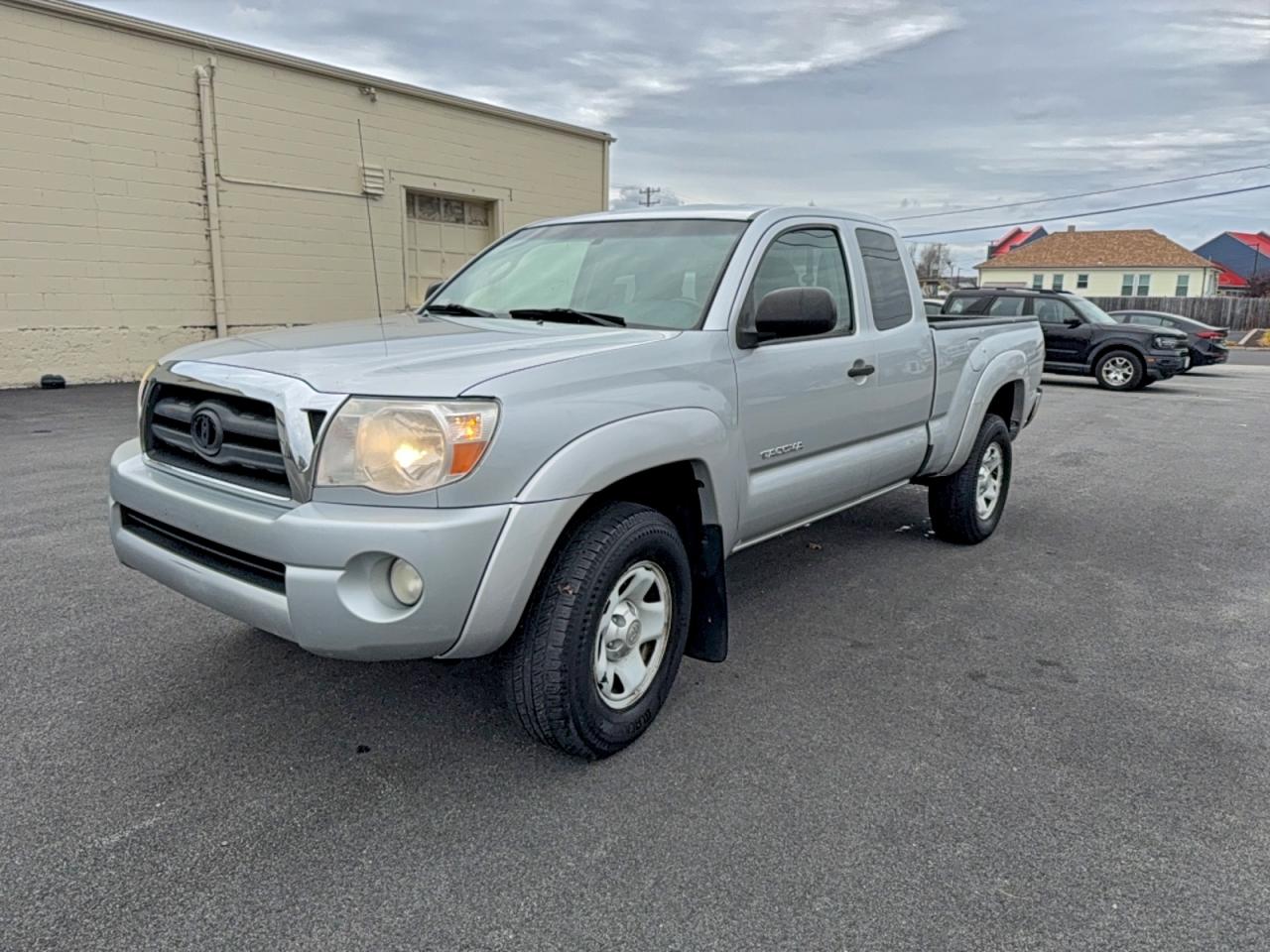 Toyota Tacoma Access Cab Image 5