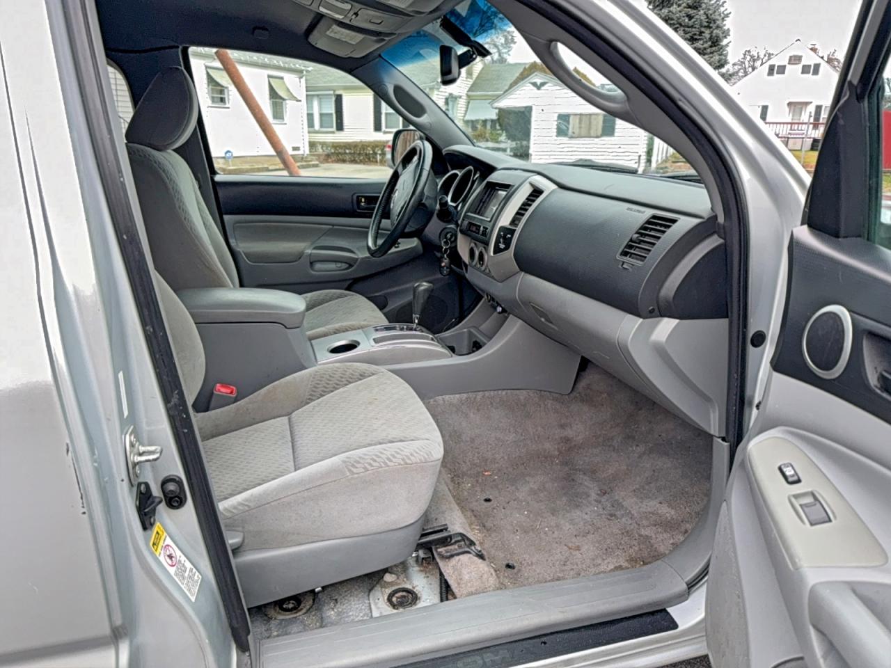 Toyota Tacoma Access Cab Image 4