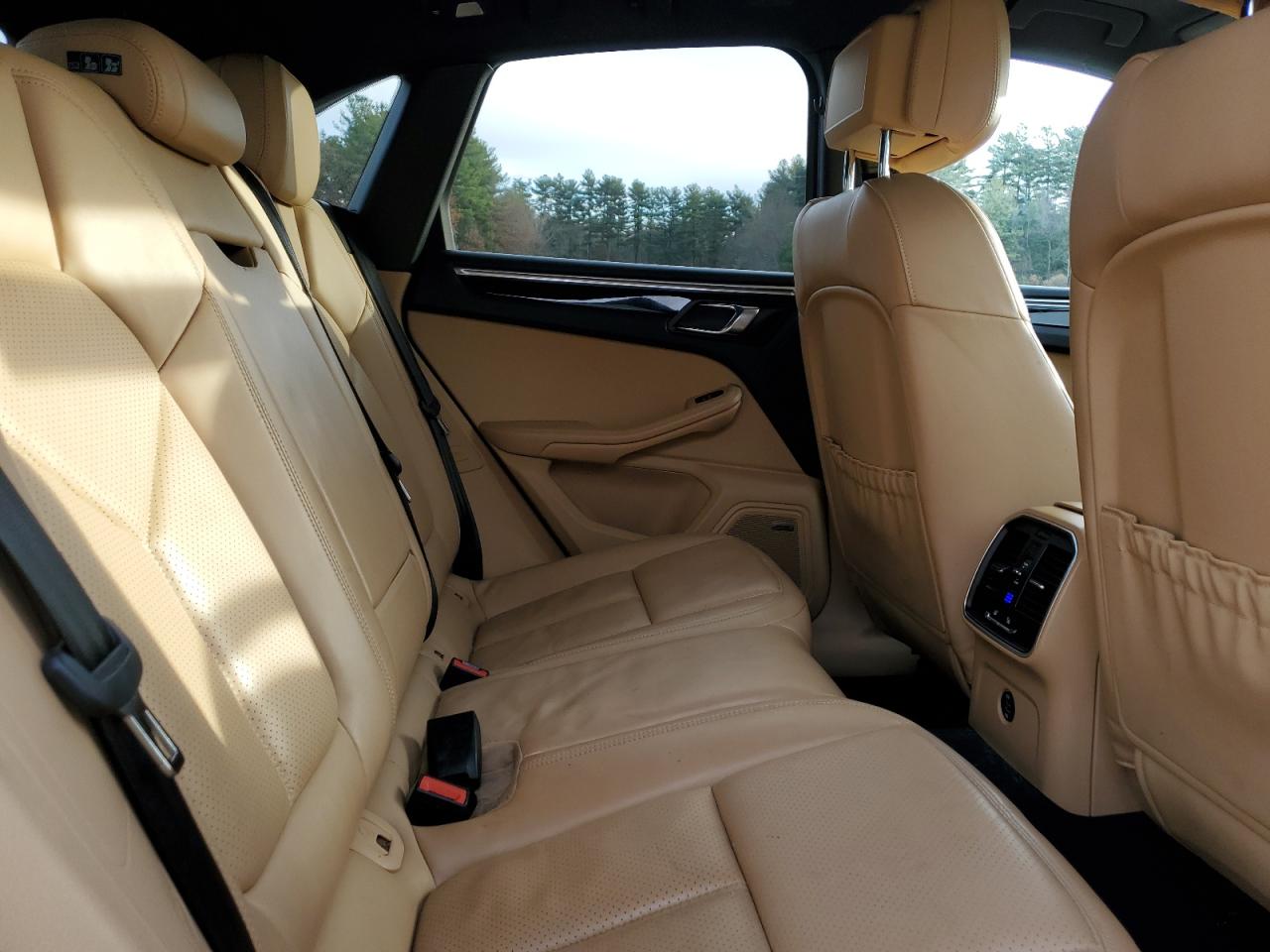 Porsche Macan S Image 10