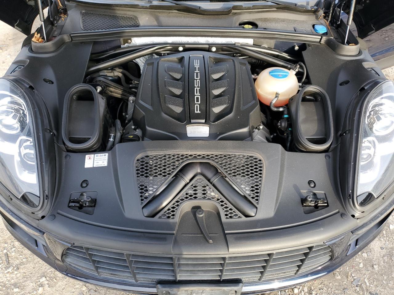 Porsche Macan S Image 9