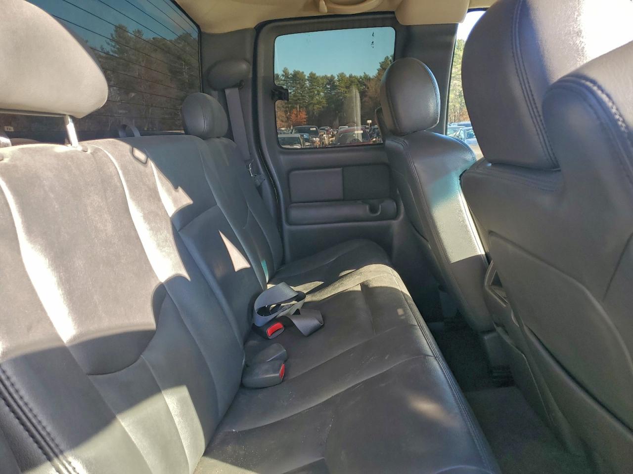 Chevrolet Silverado K1500 Image 3