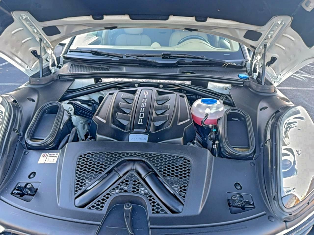 Porsche Macan S Image 6