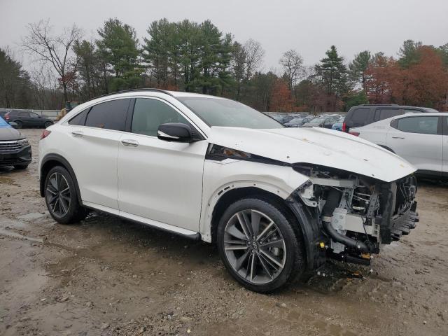 INFINITI Qx Essential Image 2