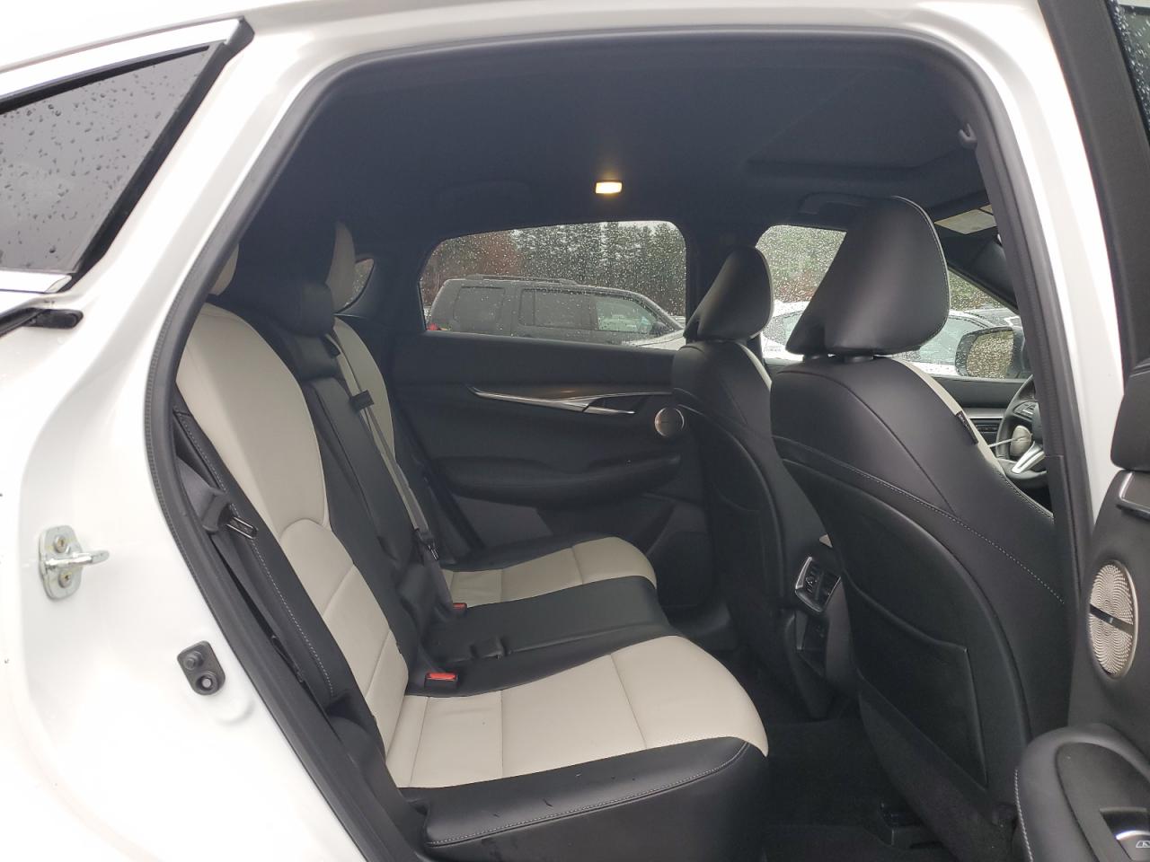 INFINITI Qx Essential Image 8