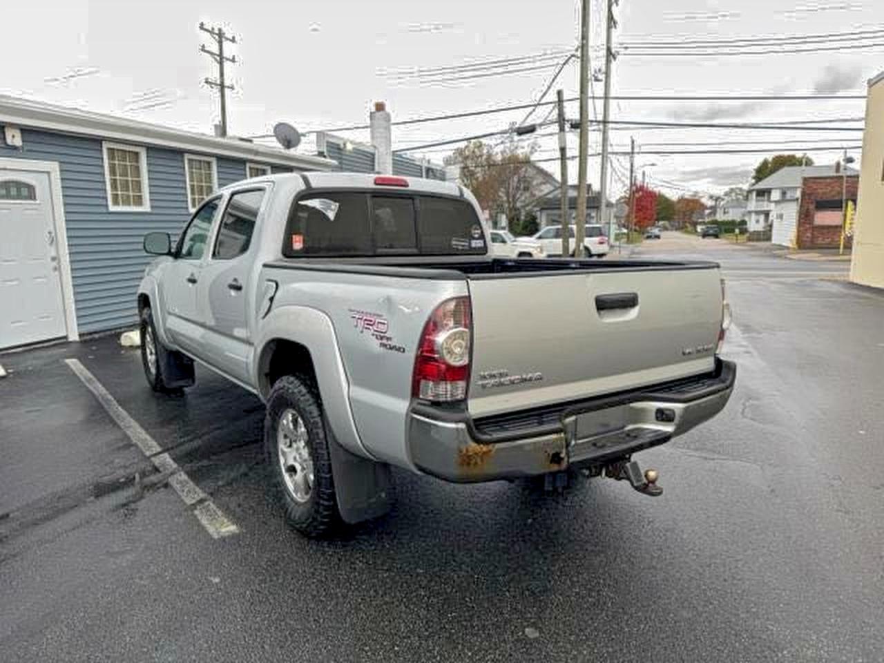 Toyota Tacoma Double Cab Image 4