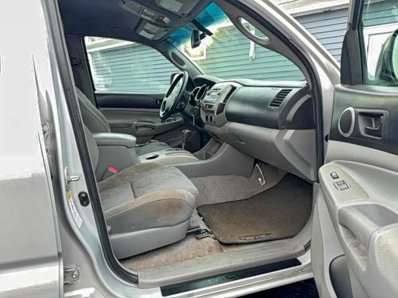 Toyota Tacoma Double Cab Image 3