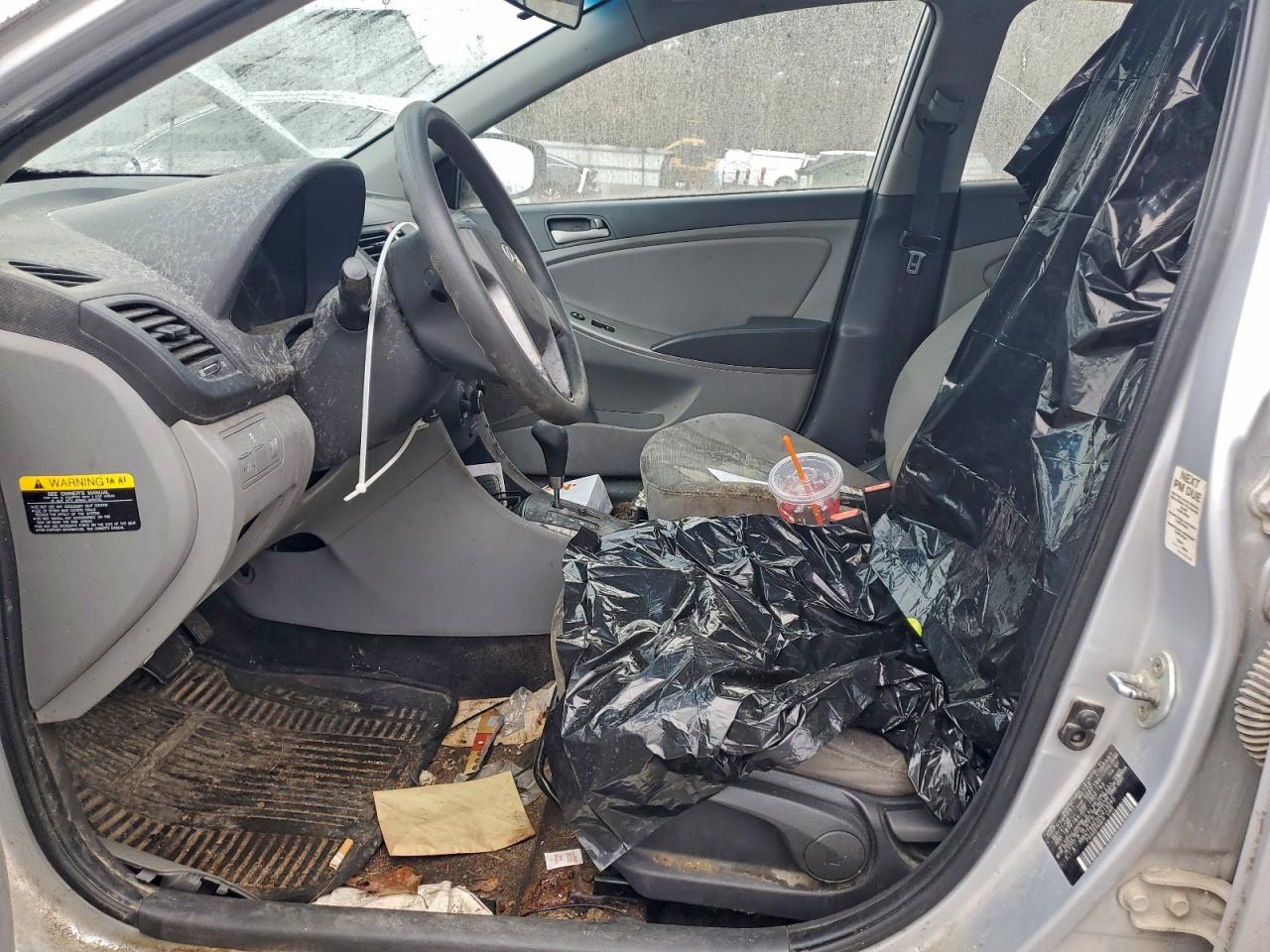 Hyundai ACCENT Se Image 11