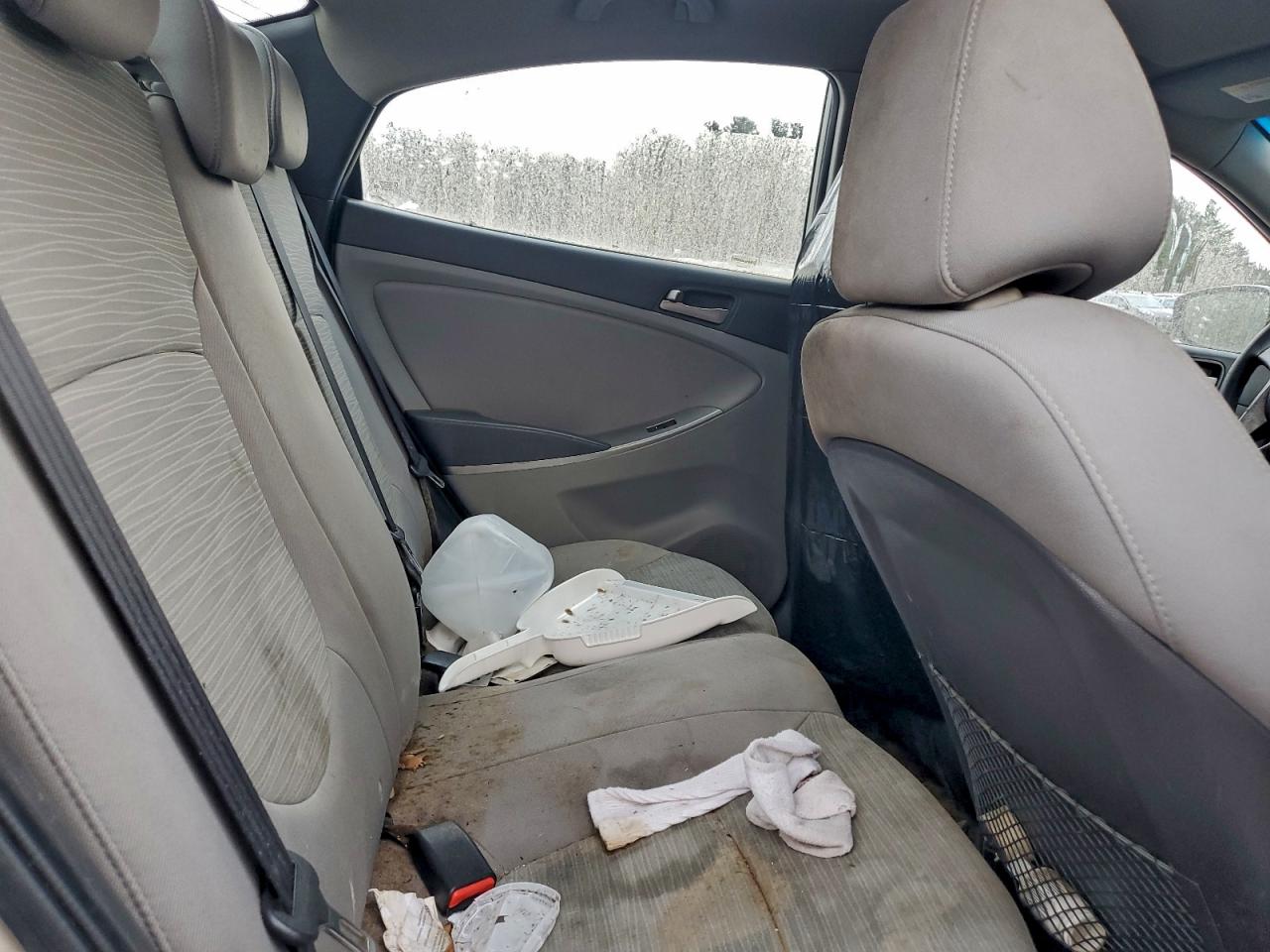 Hyundai ACCENT Se Image 6