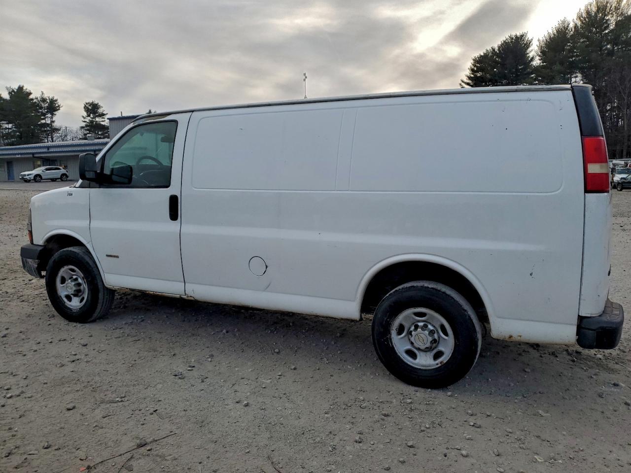 Chevrolet Express Image 3