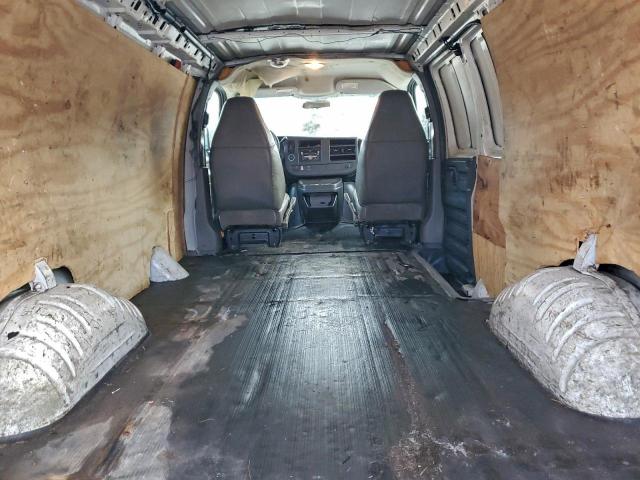 Chevrolet Express Image 12