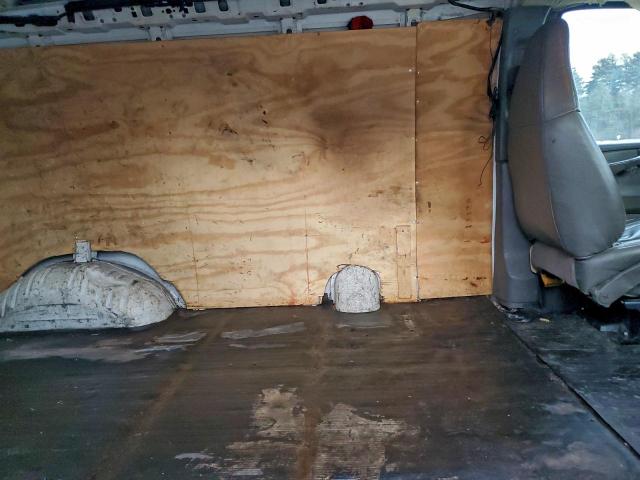 Chevrolet Express Image 9