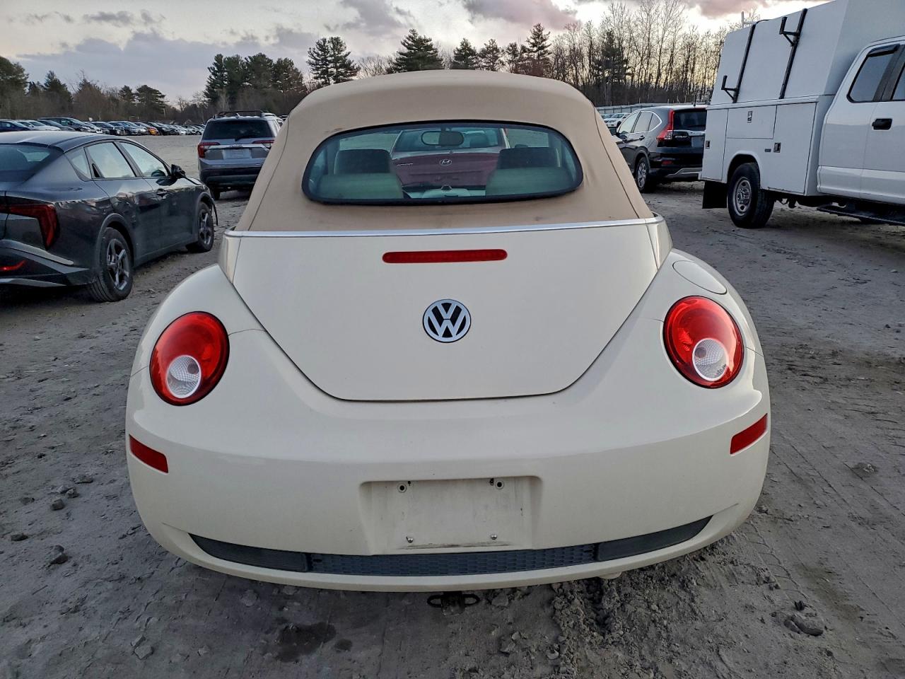 Volkswagen Beetle S Image 3