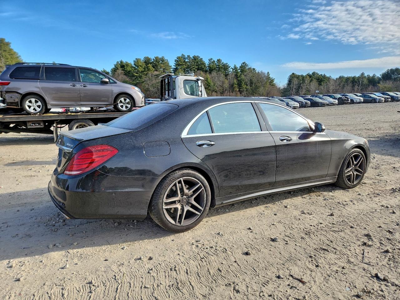 Mercedes-Benz S-Class 550 4matic Image 11