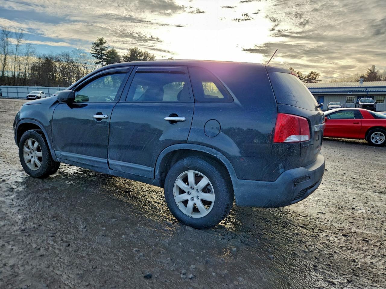 Kia Sorento Base Image 4