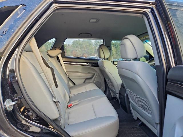 Kia Sorento Base Image 13