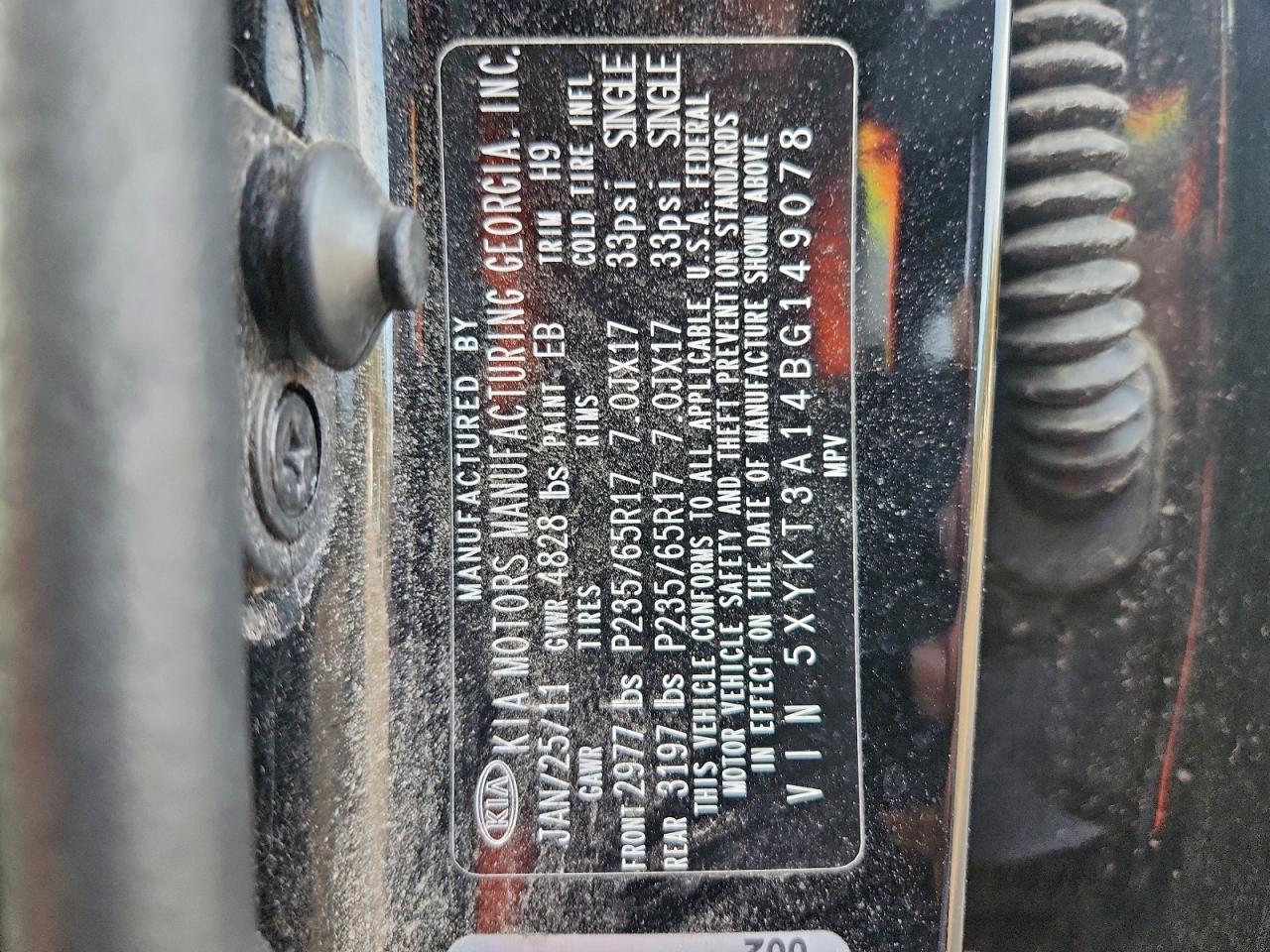 Kia Sorento Base Image 8