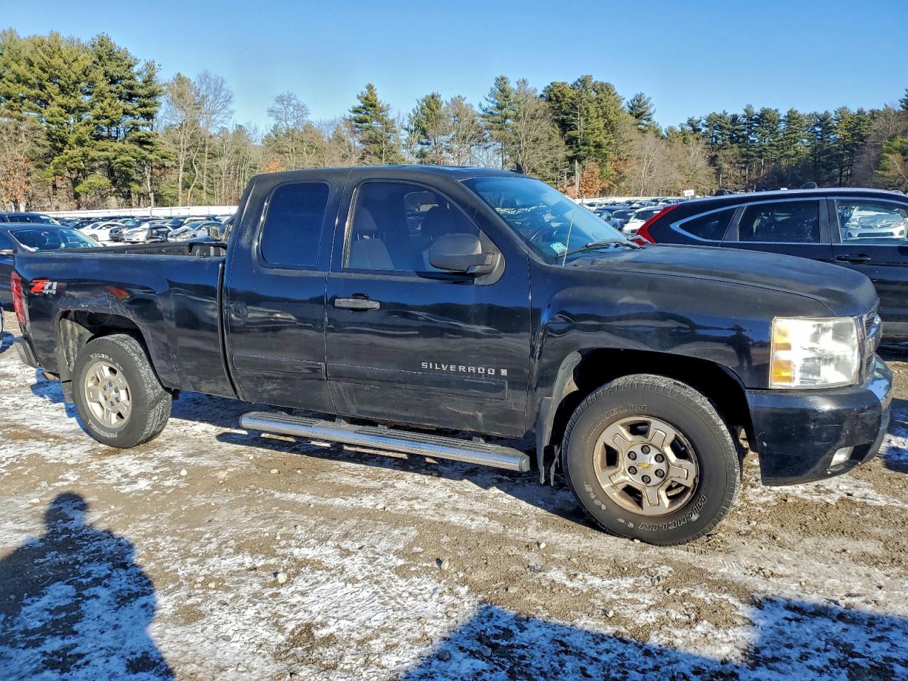 Chevrolet Silverado K1500 Image 3