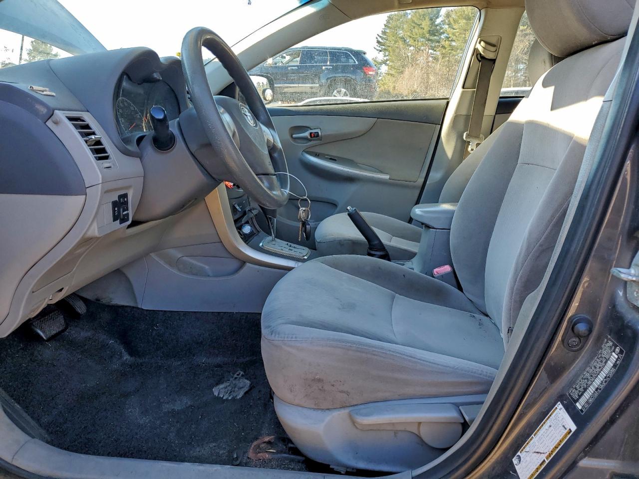 Toyota Corolla Base Image 11