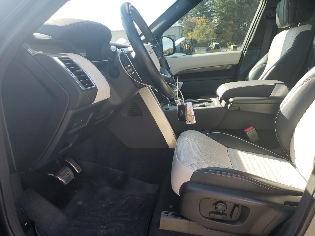 Land Rover Discovery Metropolitan Edition Image 11