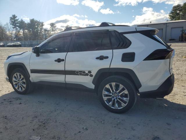 Toyota RAV4 Xle Premium Image 3