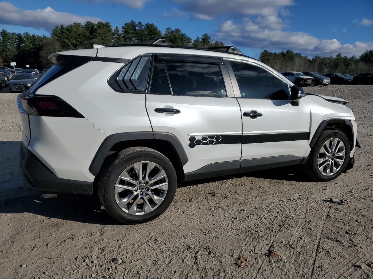 Toyota RAV4 Xle Premium Image 2