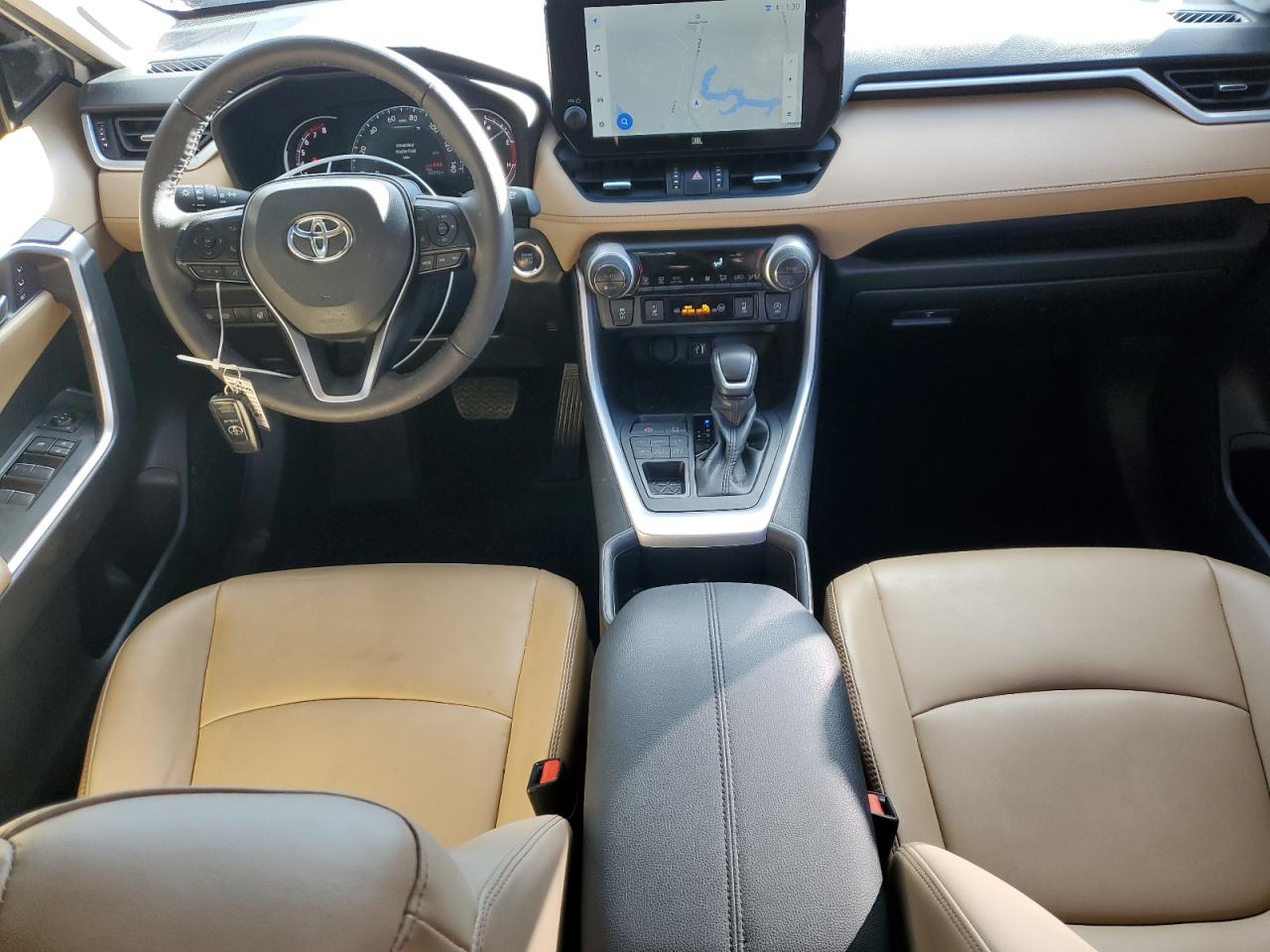 Toyota RAV4 Xle Premium Image 9