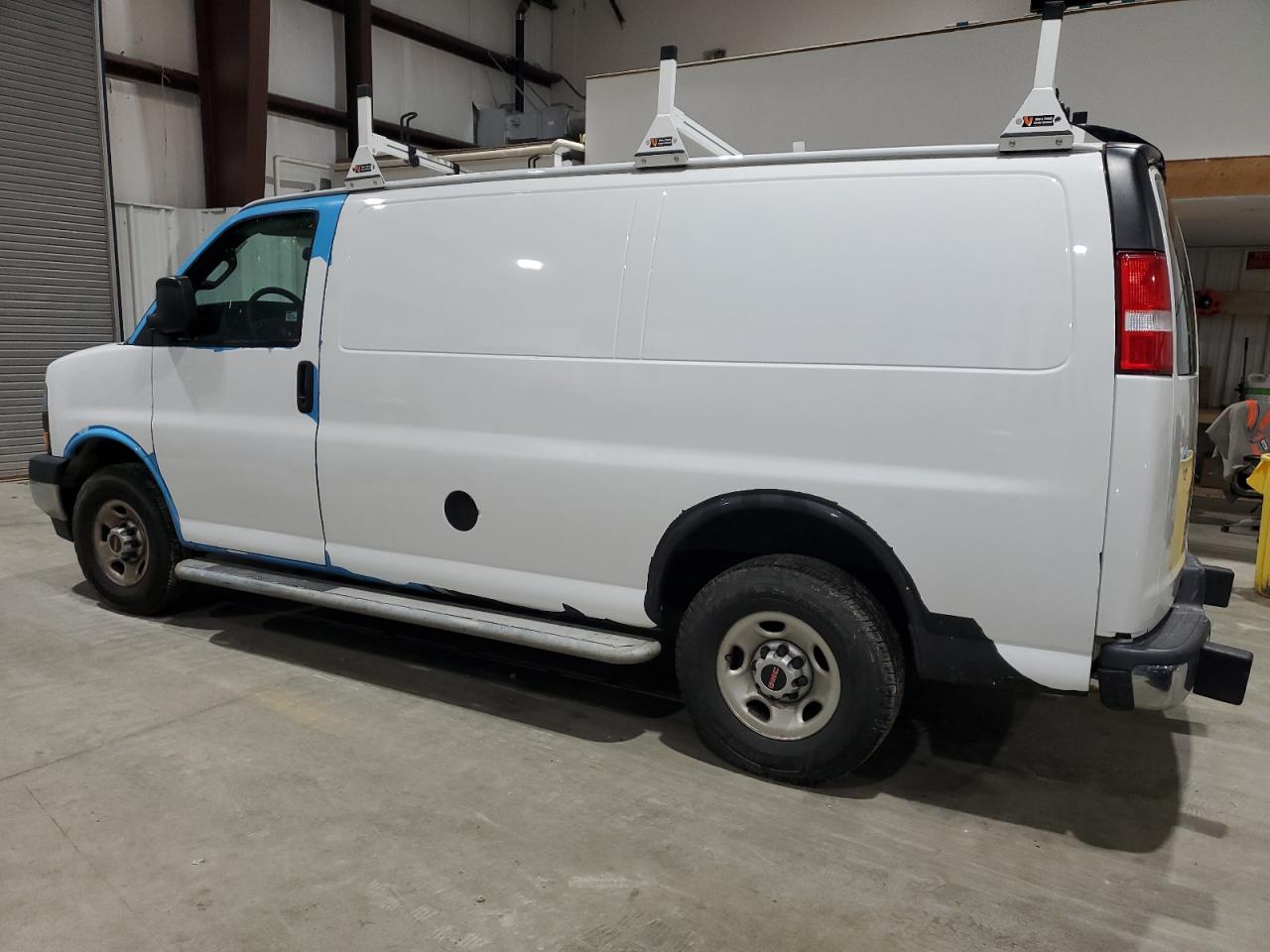 GMC Savana G2500 Image 13