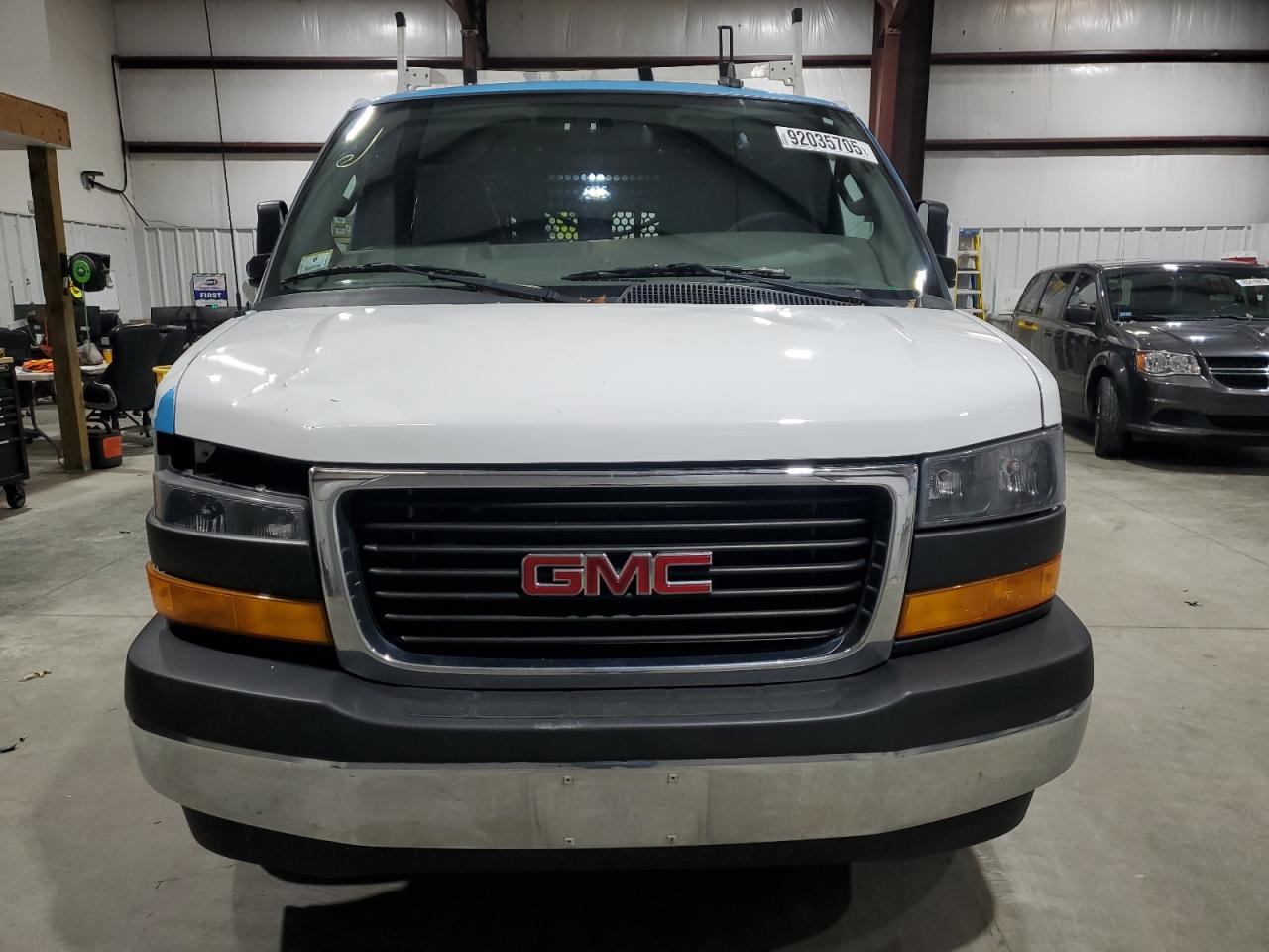 GMC Savana G2500 Image 5