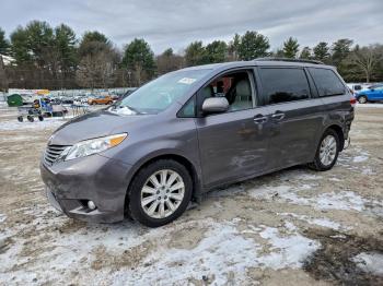 Salvage Toyota Sienna