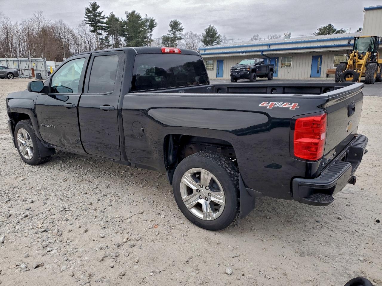 Chevrolet Silverado K1500 Custom Image 3