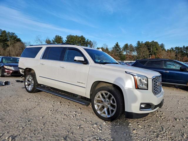 GMC Yukon Denali Image 14