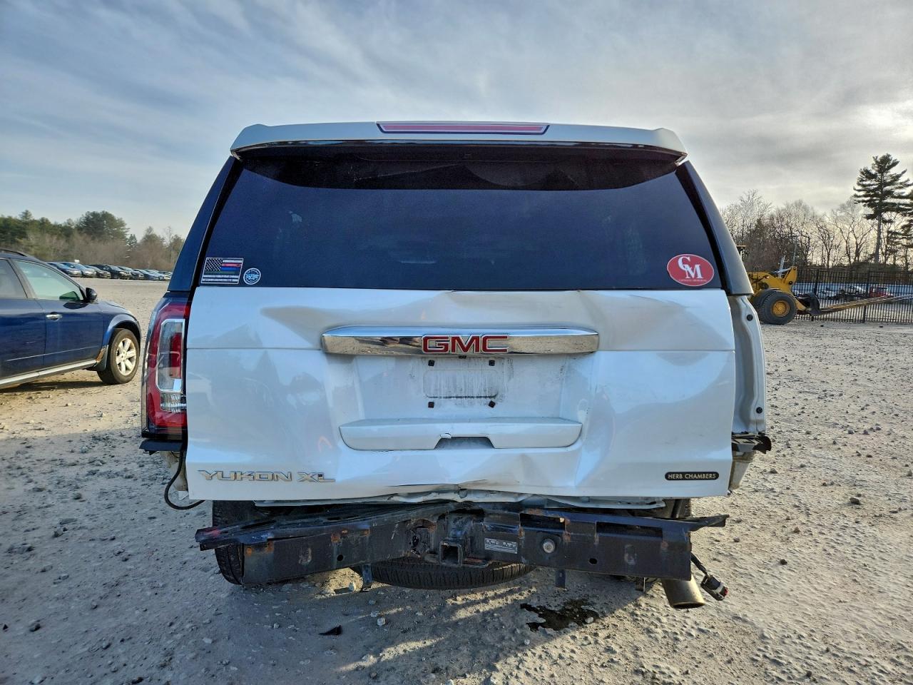 GMC Yukon Denali Image 5
