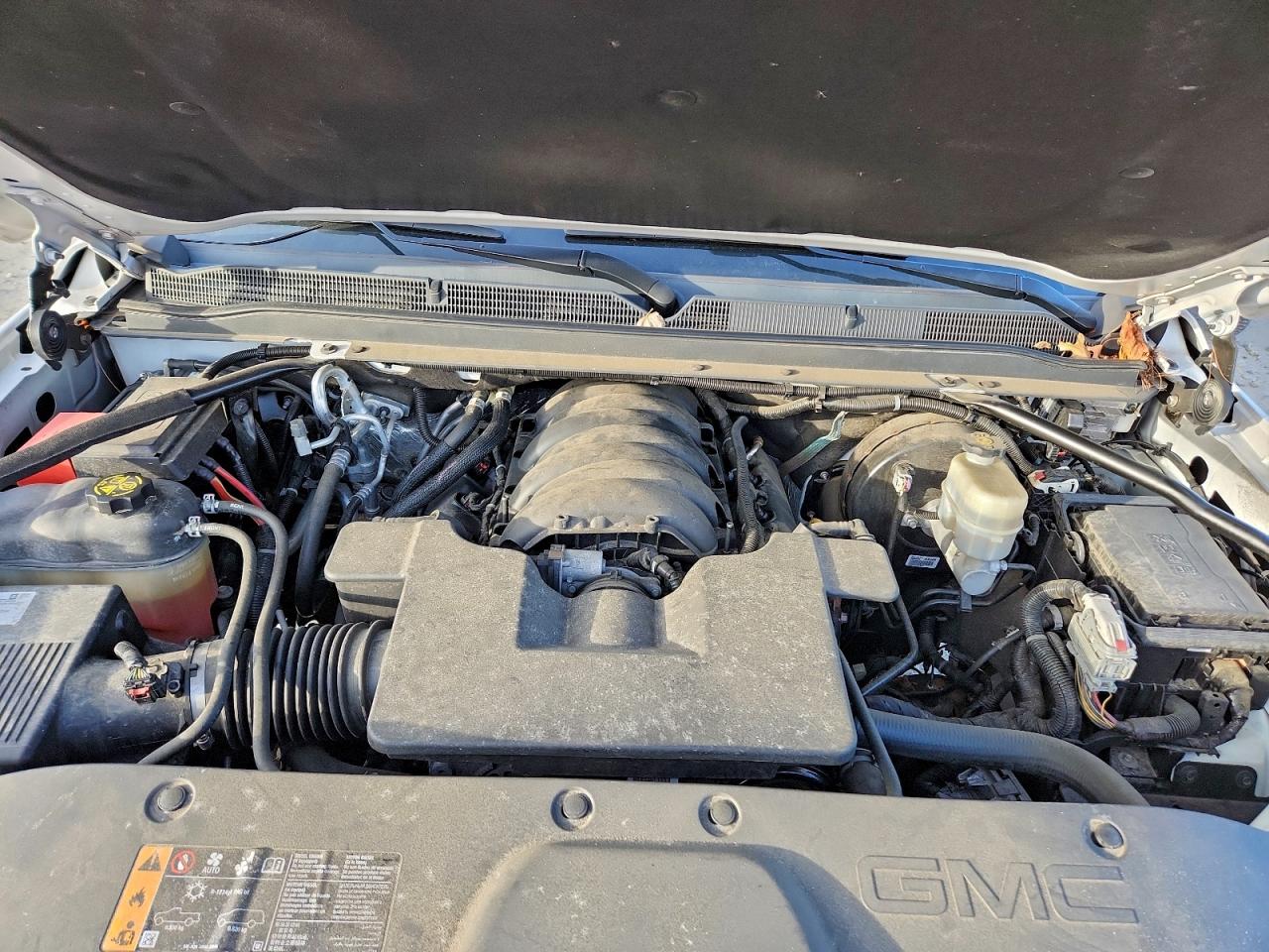 GMC Yukon Denali Image 10