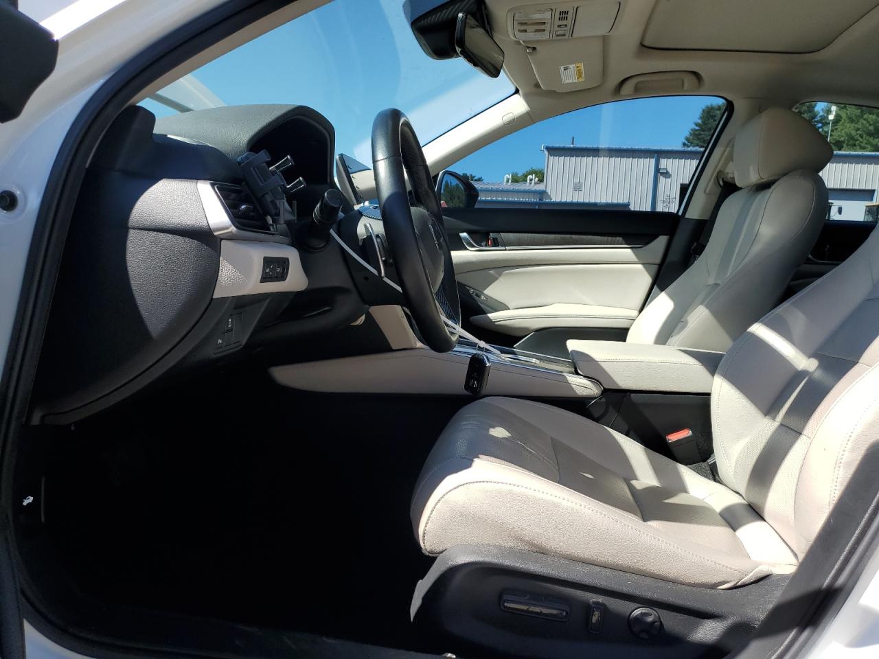 Honda Accord Touring Image 8