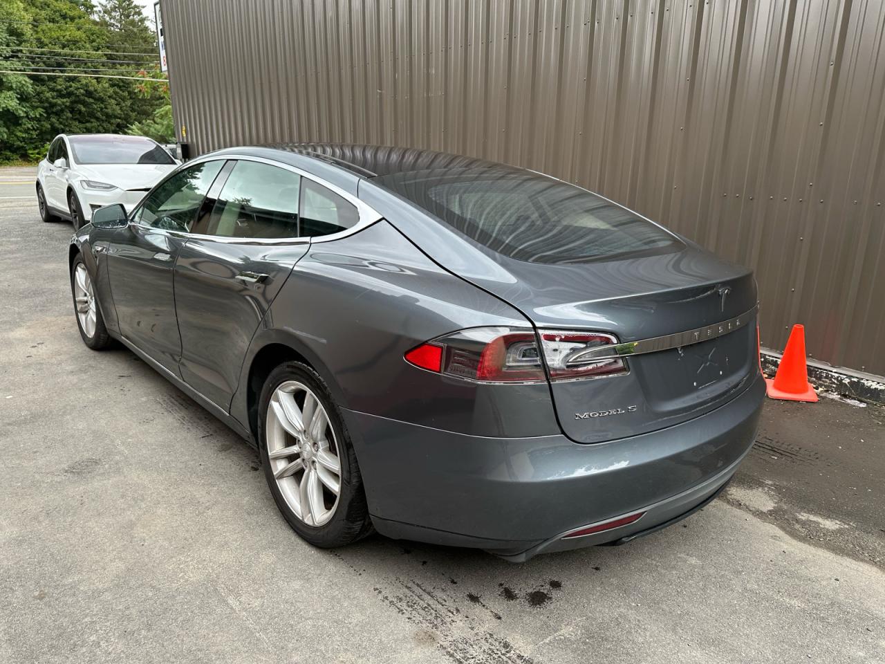 Tesla Model S Image 6