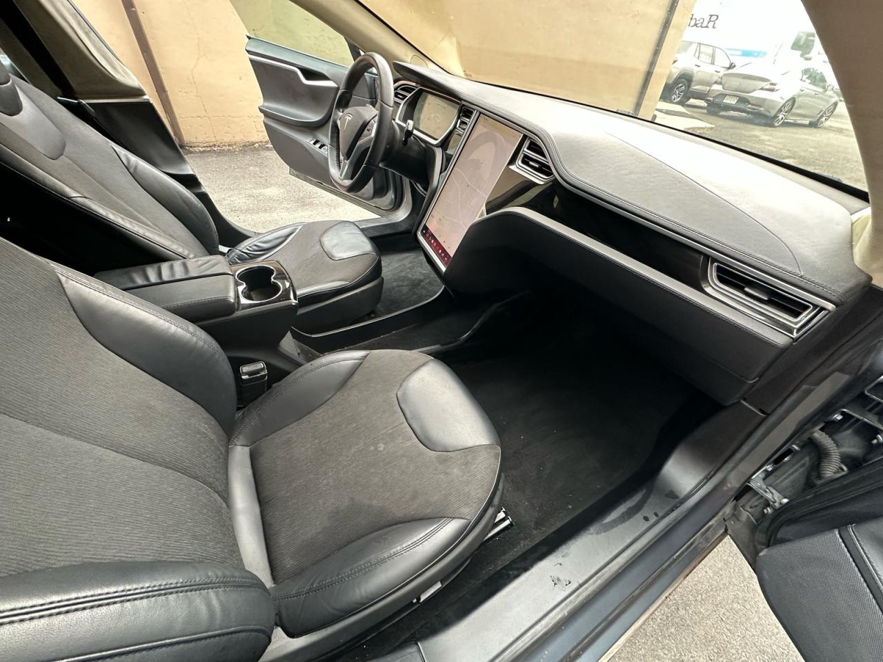 Tesla Model S Image 12